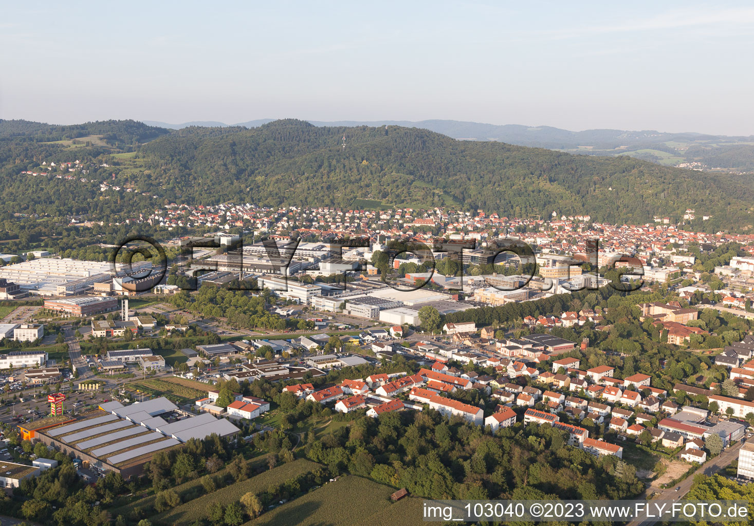 Drohnenbild von Weinheim im Bundesland Baden-Württemberg, Deutschland