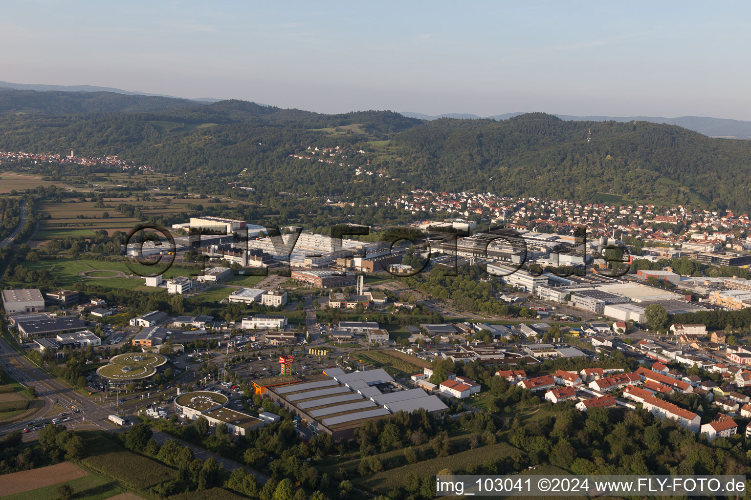 Weinheim im Bundesland Baden-Württemberg, Deutschland aus der Drohnenperspektive