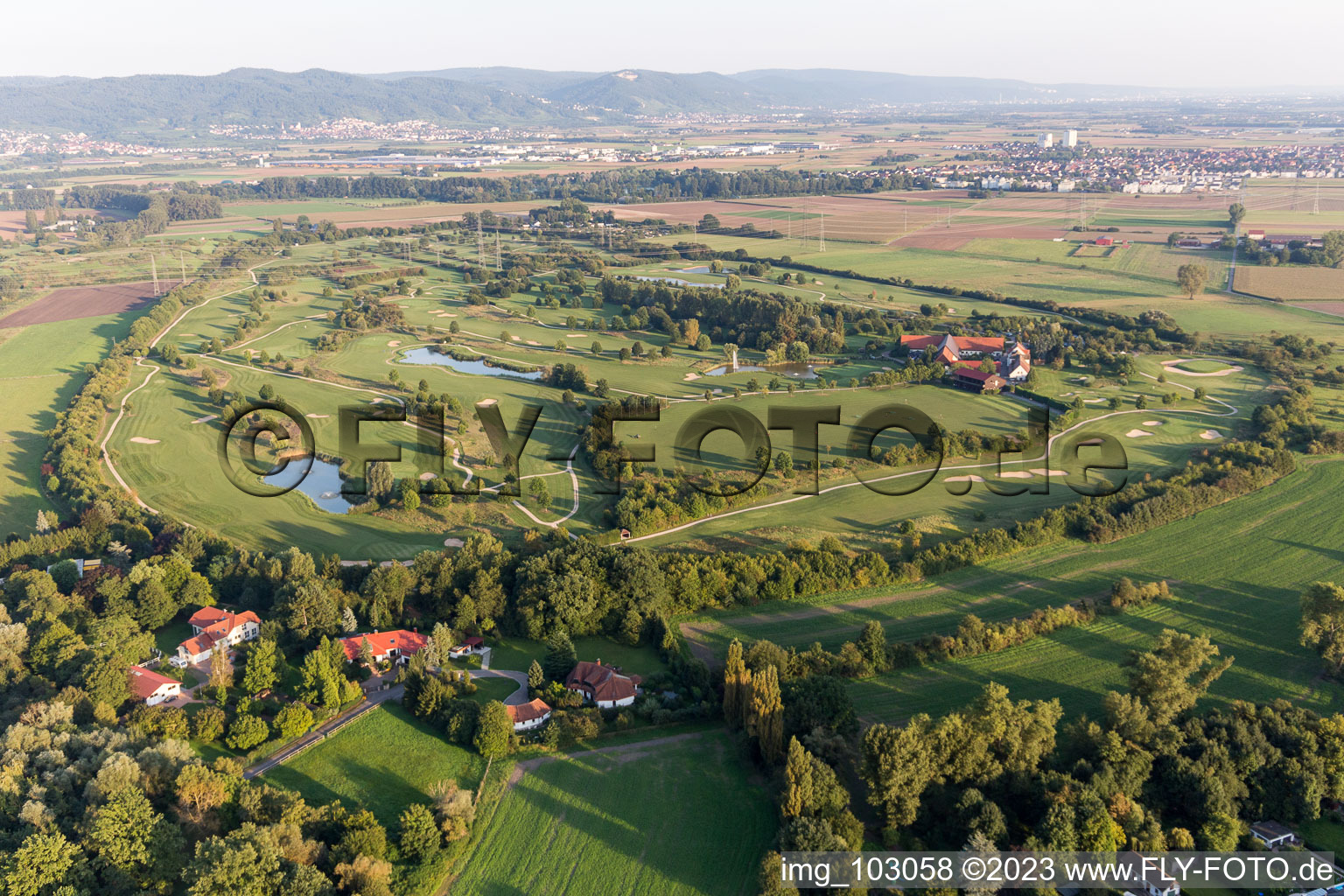 Golfplatz Heddesheim Gut Neuzenhof im Bundesland Baden-Württemberg, Deutschland aus der Luft