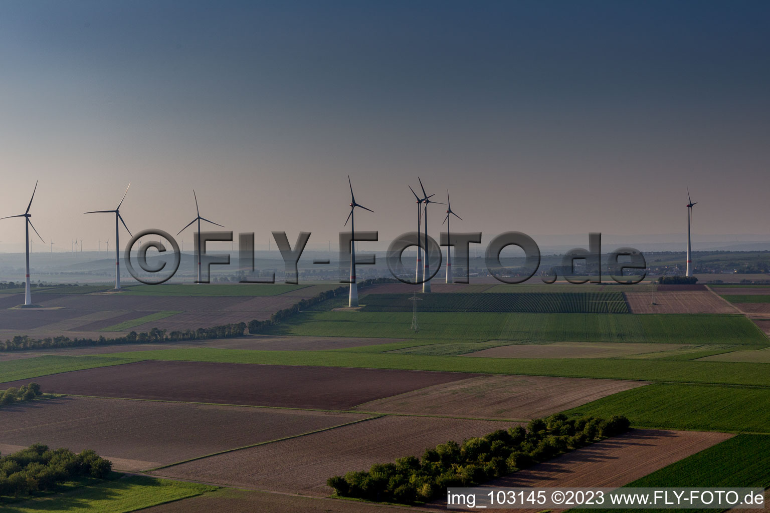 Bechtheim im Bundesland Rheinland-Pfalz, Deutschland von der Drohne aus gesehen