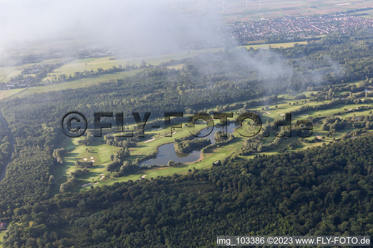 Essingen, Golfplatz im Bundesland Rheinland-Pfalz, Deutschland aus der Vogelperspektive