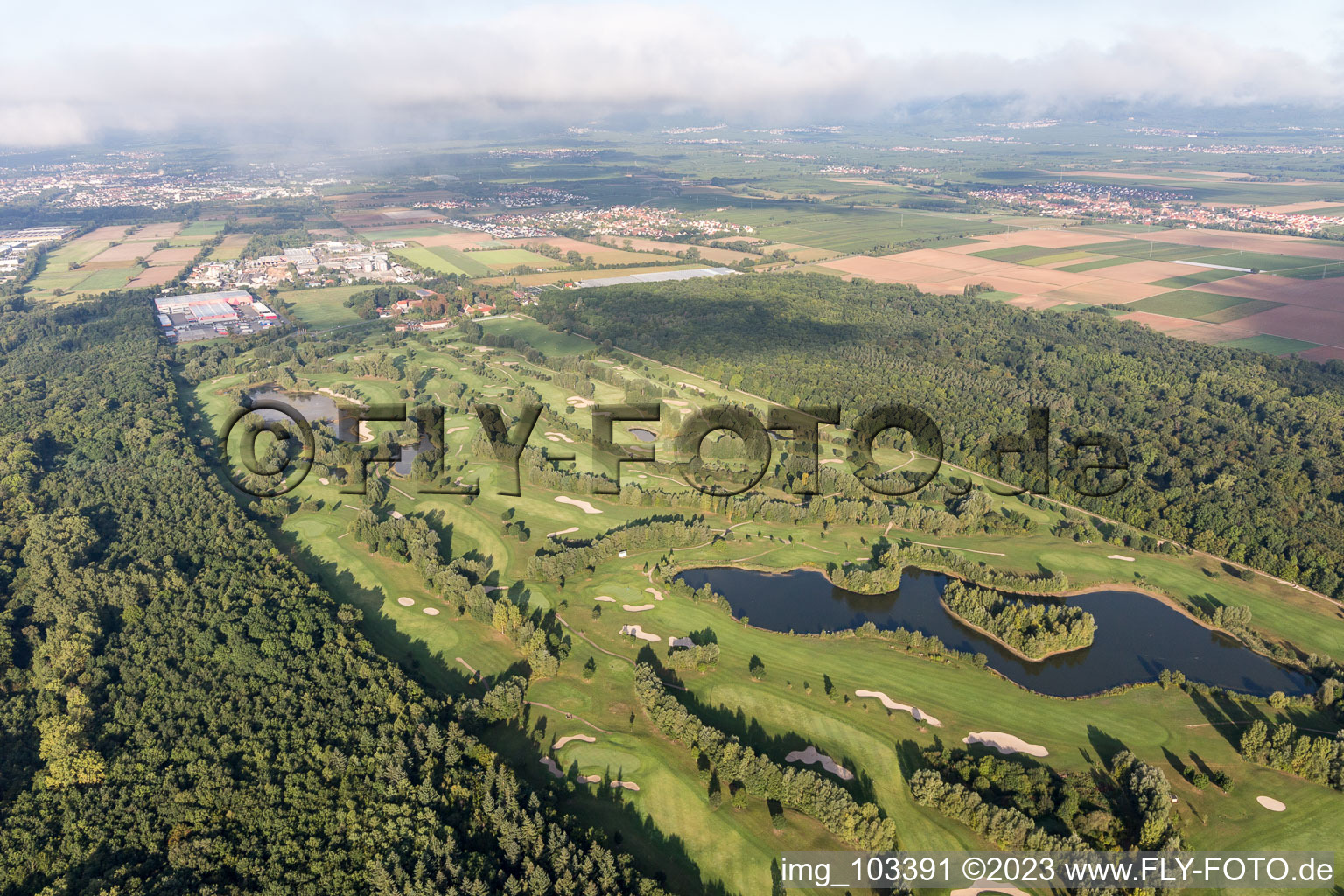 Essingen, Golfplatz Dreihof im Bundesland Rheinland-Pfalz, Deutschland von oben