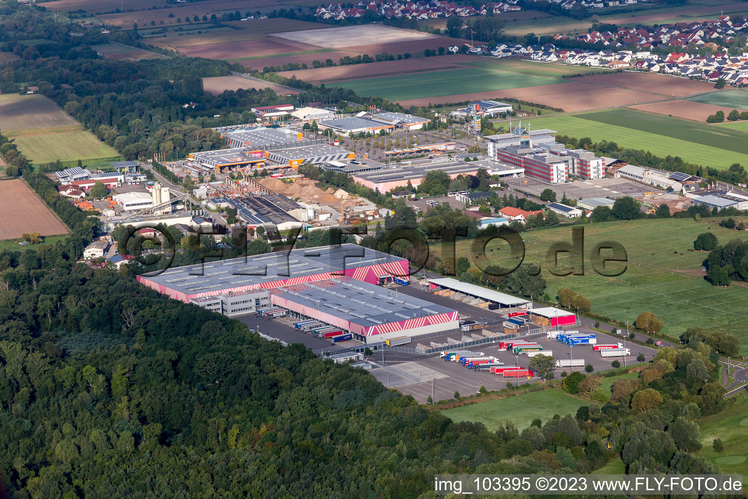 Luftbild von Essingen, Industriegebiet im Bundesland Rheinland-Pfalz, Deutschland