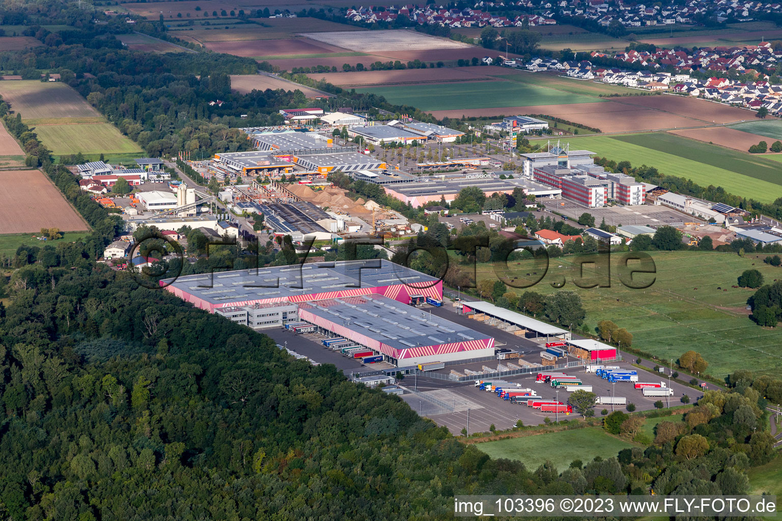 Luftaufnahme von Essingen, Industriegebiet im Bundesland Rheinland-Pfalz, Deutschland