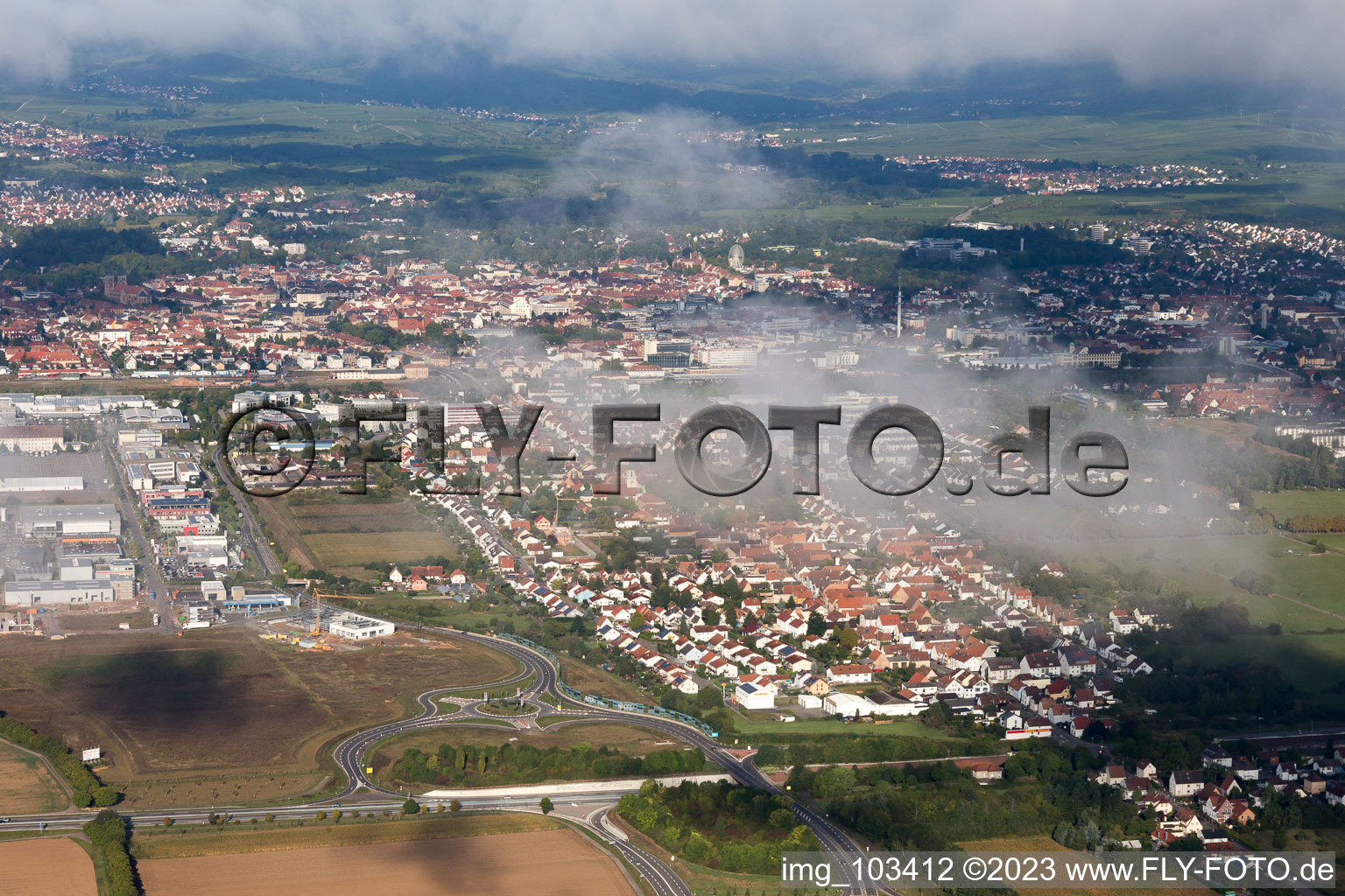 Ortsteil Queichheim in Landau in der Pfalz im Bundesland Rheinland-Pfalz, Deutschland von einer Drohne aus
