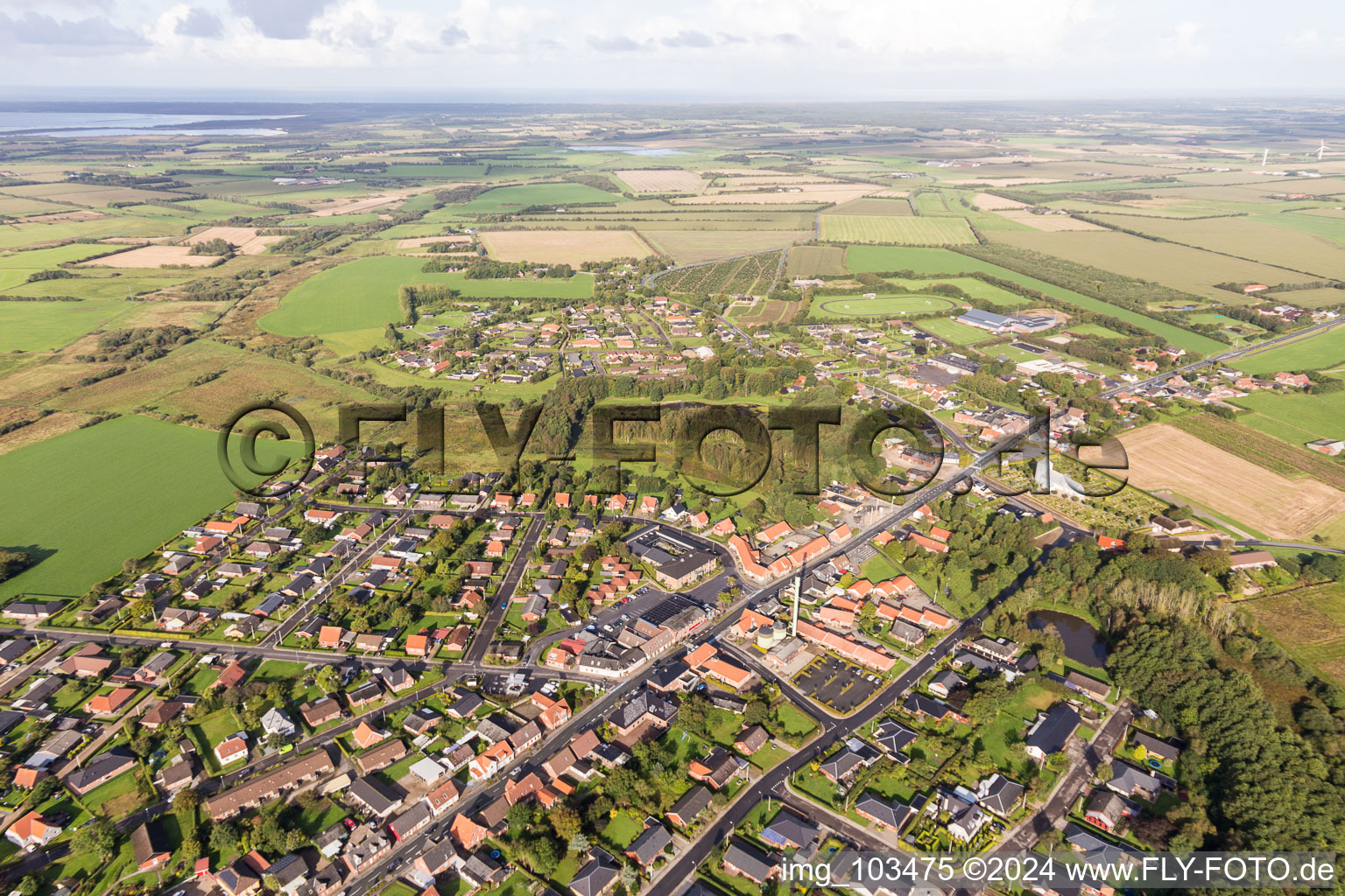 Luftbild von Ortsansicht der Straßen und Häuser der Wohngebiete in Outrup im Bundesland Syddanmark, Dänemark