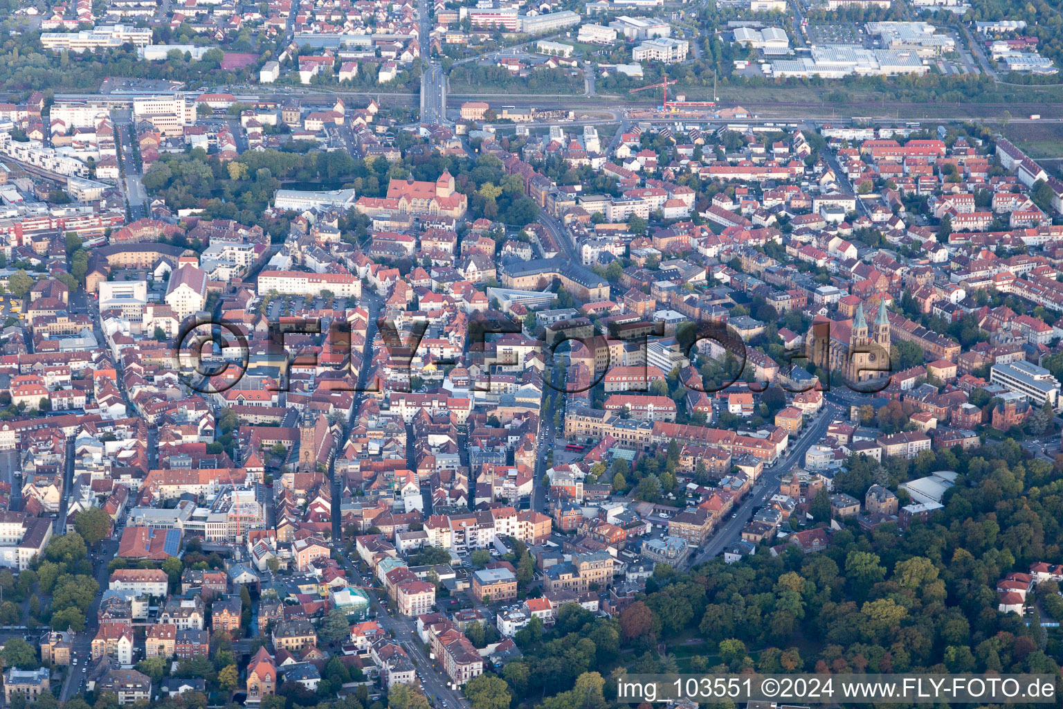 Schrägluftbild von Landau-West in Landau in der Pfalz im Bundesland Rheinland-Pfalz, Deutschland