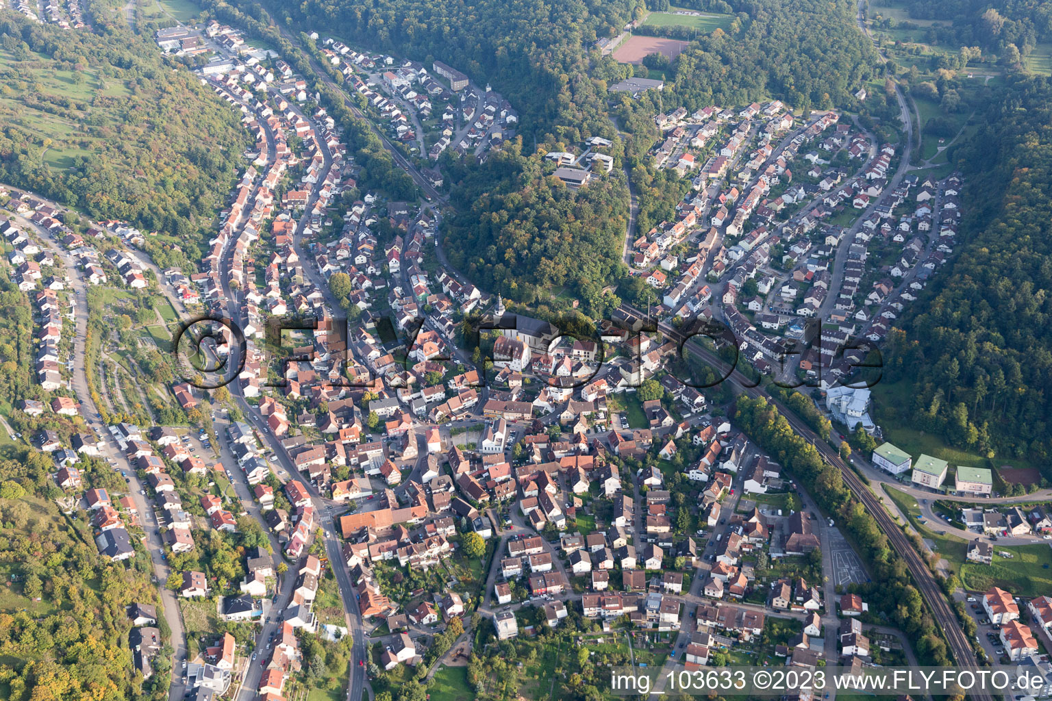 Schrägluftbild von Ersingen im Bundesland Baden-Württemberg, Deutschland