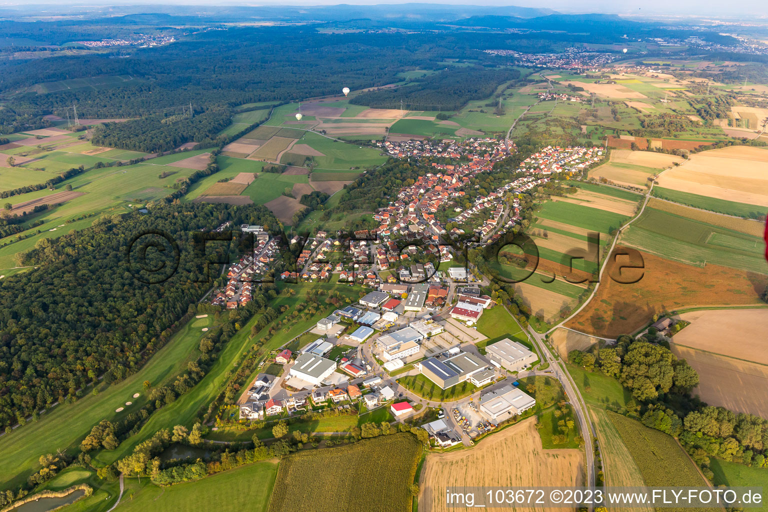 Luftaufnahme von Industriegebiet Otto-Hahn-Straße im Ortsteil Dürrn in Ölbronn-Dürrn im Bundesland Baden-Württemberg, Deutschland