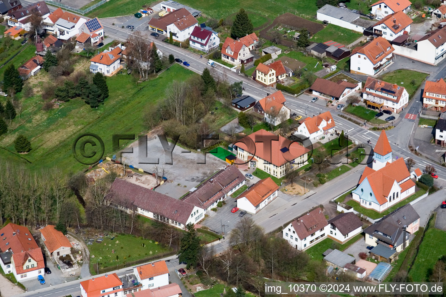 Luftaufnahme von Ortsansicht der Straßen und Häuser der Wohngebiete im Ortsteil Affolterbach in Wald-Michelbach im Bundesland Hessen, Deutschland