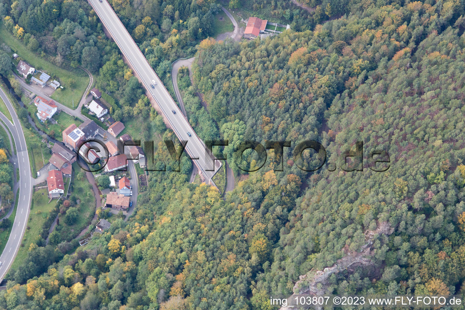 Rinnthal im Bundesland Rheinland-Pfalz, Deutschland von einer Drohne aus