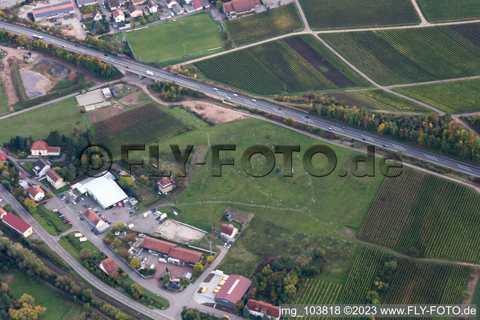 Albersweiler im Bundesland Rheinland-Pfalz, Deutschland von der Drohne aus gesehen