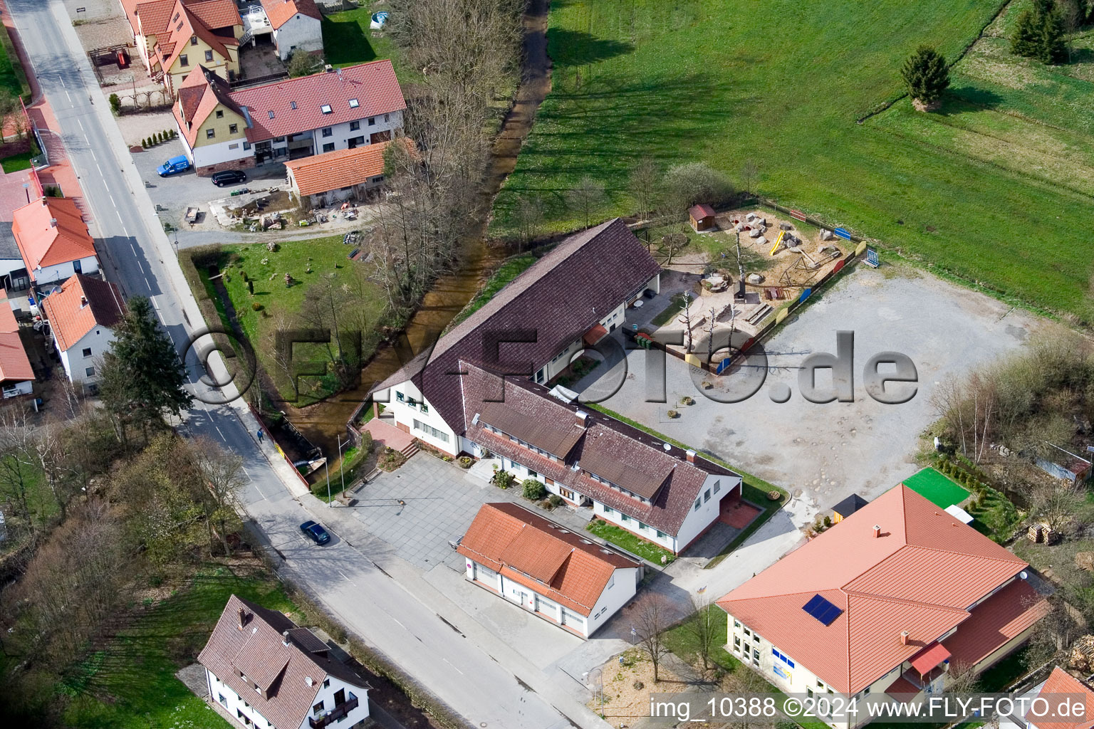 Schrägluftbild von Affolterbach im Bundesland Hessen, Deutschland