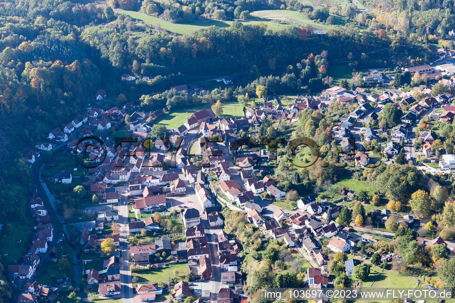 Luftaufnahme von Bundenthal im Bundesland Rheinland-Pfalz, Deutschland