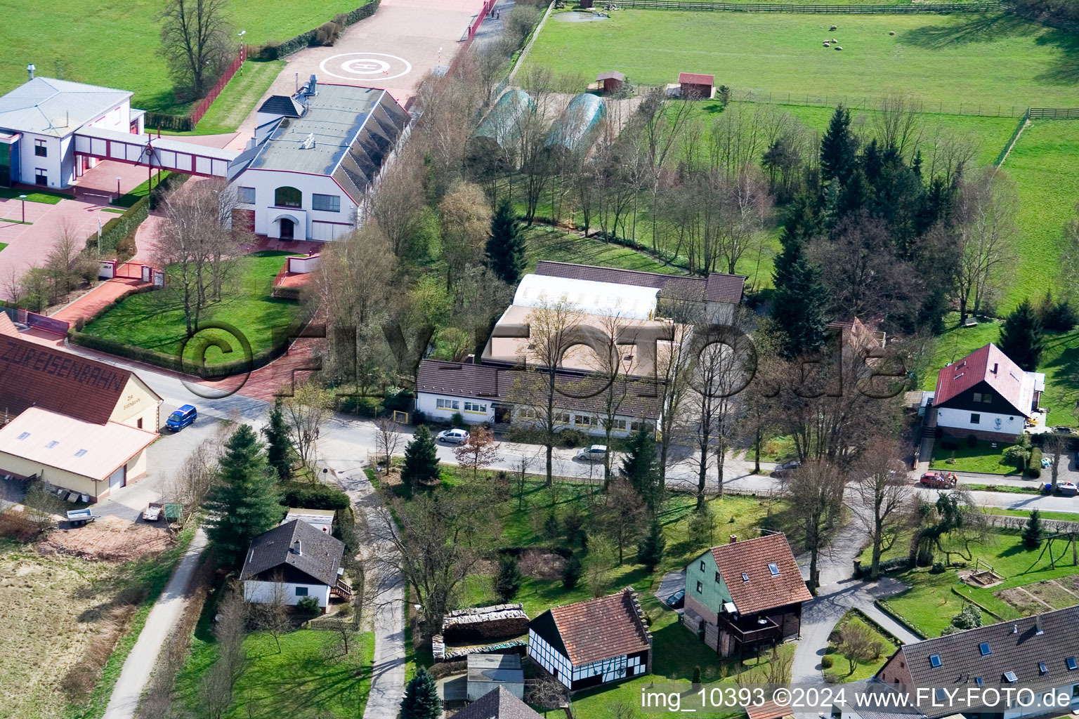 Schrägluftbild von Affolterbach im Ortsteil Wahlen in Grasellenbach im Bundesland Hessen, Deutschland