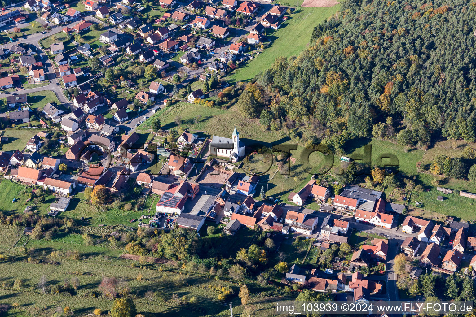 Dorf - Ansicht in Schindhard im Bundesland Rheinland-Pfalz, Deutschland