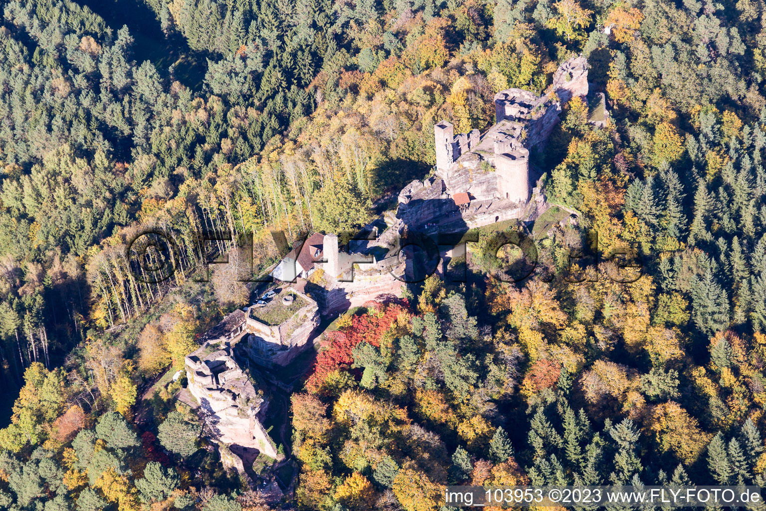 Luftaufnahme von Dahn, Burgen Altdahn und Neudahn im Bundesland Rheinland-Pfalz, Deutschland