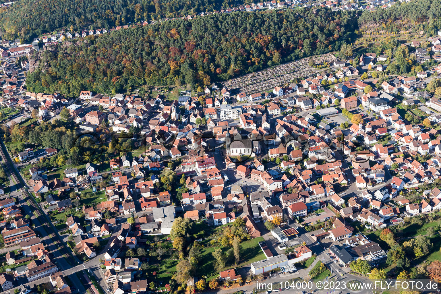 Dahn im Bundesland Rheinland-Pfalz, Deutschland aus der Drohnenperspektive