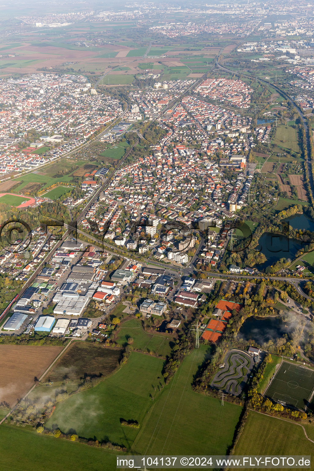 Luftbild von Ortsansicht der Straßen und Häuser der Wohngebiete im Ortsteil Sankt Ilgen in Leimen im Bundesland Baden-Württemberg, Deutschland
