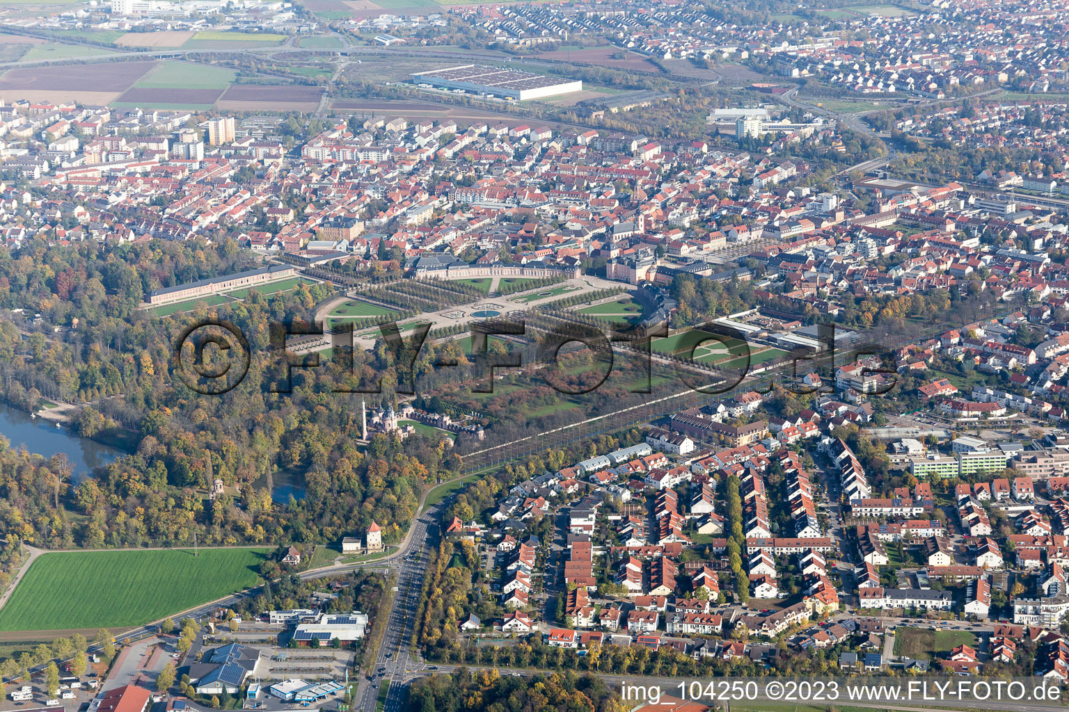 Schwetzingen im Bundesland Baden-Württemberg, Deutschland von der Drohne aus gesehen