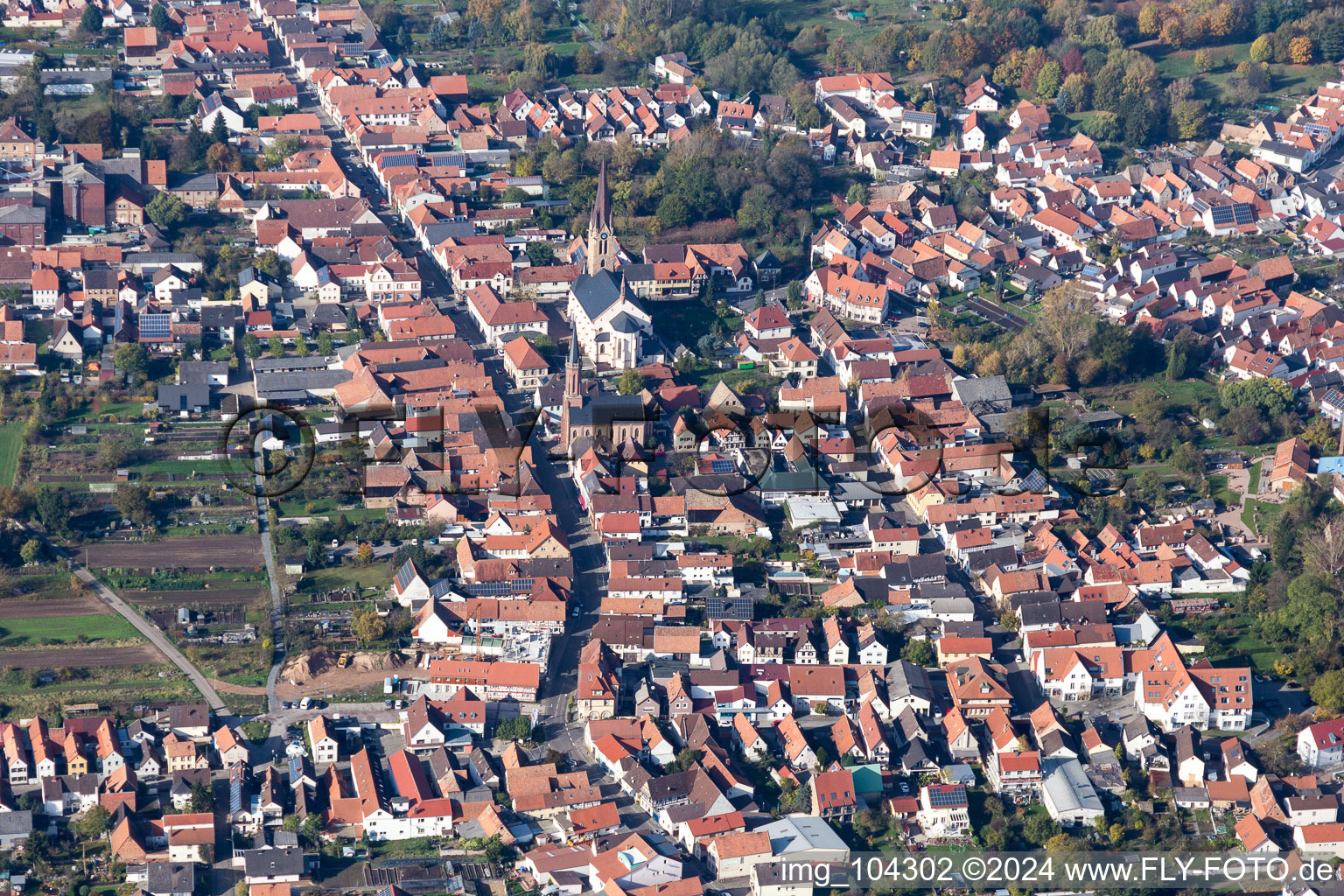 Bellheim im Bundesland Rheinland-Pfalz, Deutschland von der Drohne aus gesehen