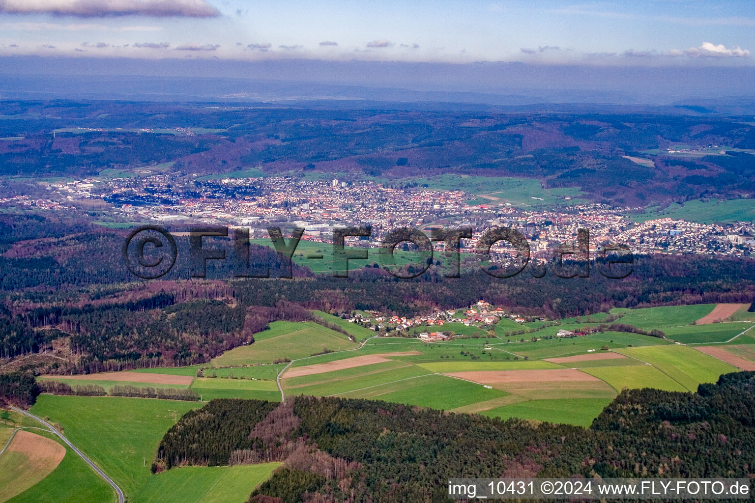 Erbach von Südwesten im Bundesland Hessen, Deutschland