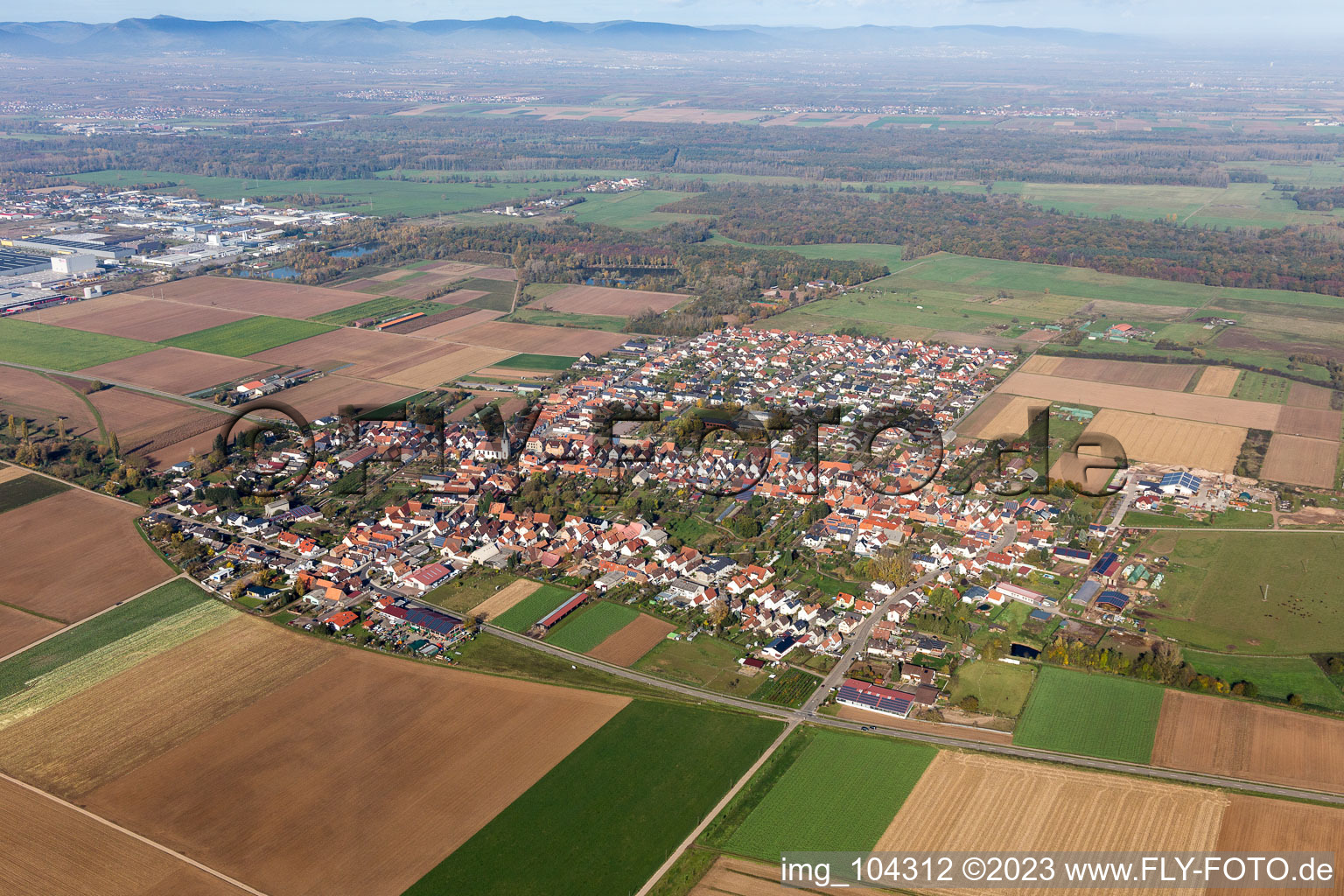 Drohnenaufname von Ottersheim bei Landau im Bundesland Rheinland-Pfalz, Deutschland