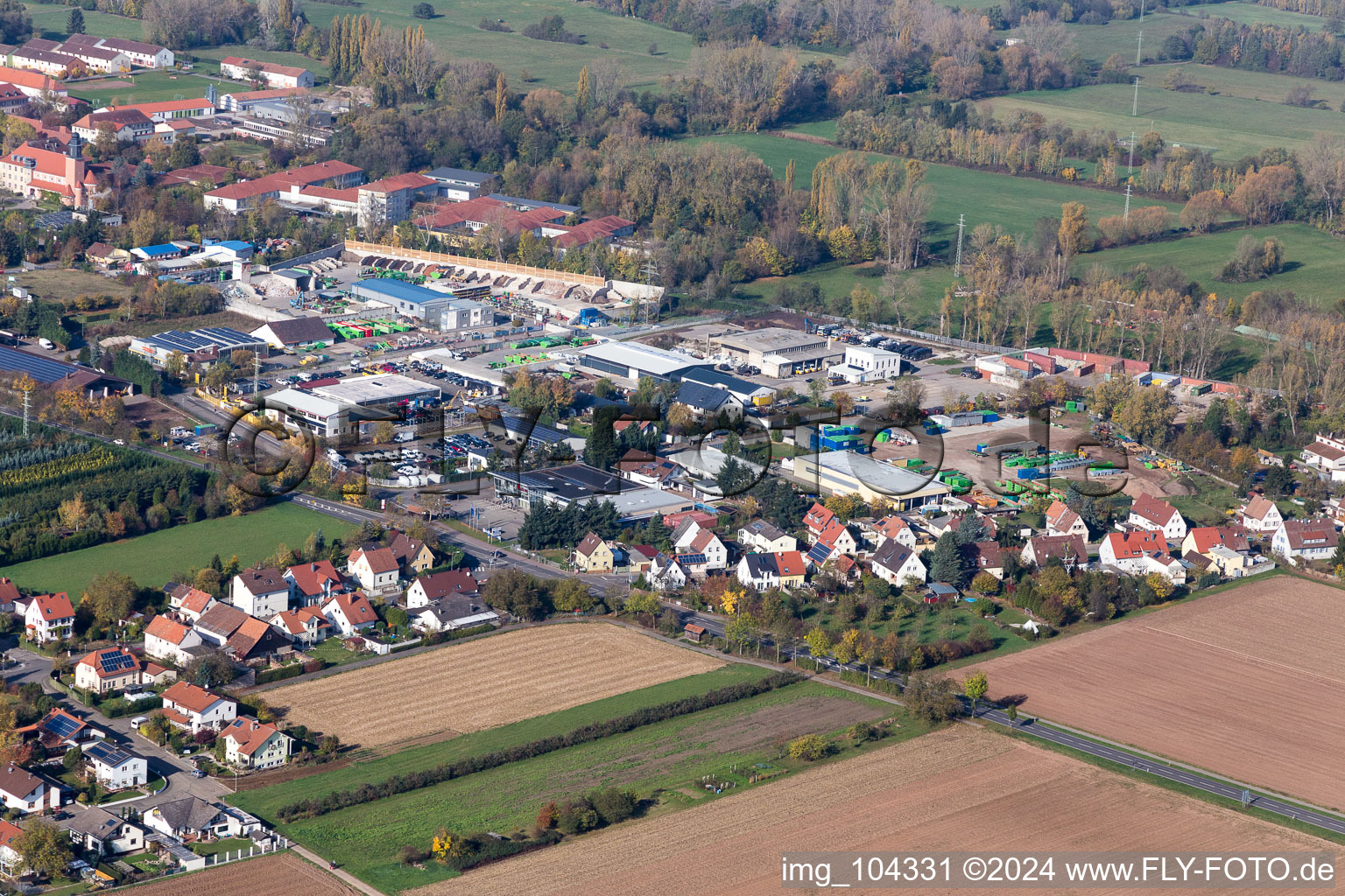 Schrägluftbild von Industriegebiet Ost in Landau in der Pfalz im Bundesland Rheinland-Pfalz, Deutschland