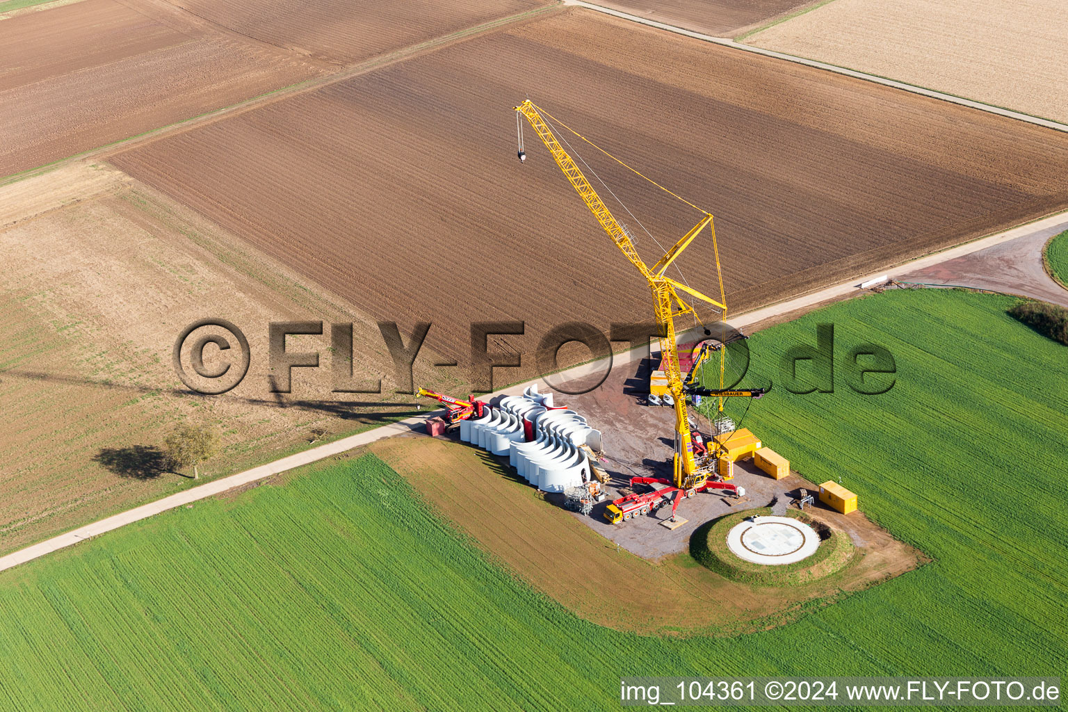 Baustelle des Windparks Freckenfeld der EnBW -für Windenergieanlage mit 6 Windrädern im Bundesland Rheinland-Pfalz, Deutschland vom Flugzeug aus