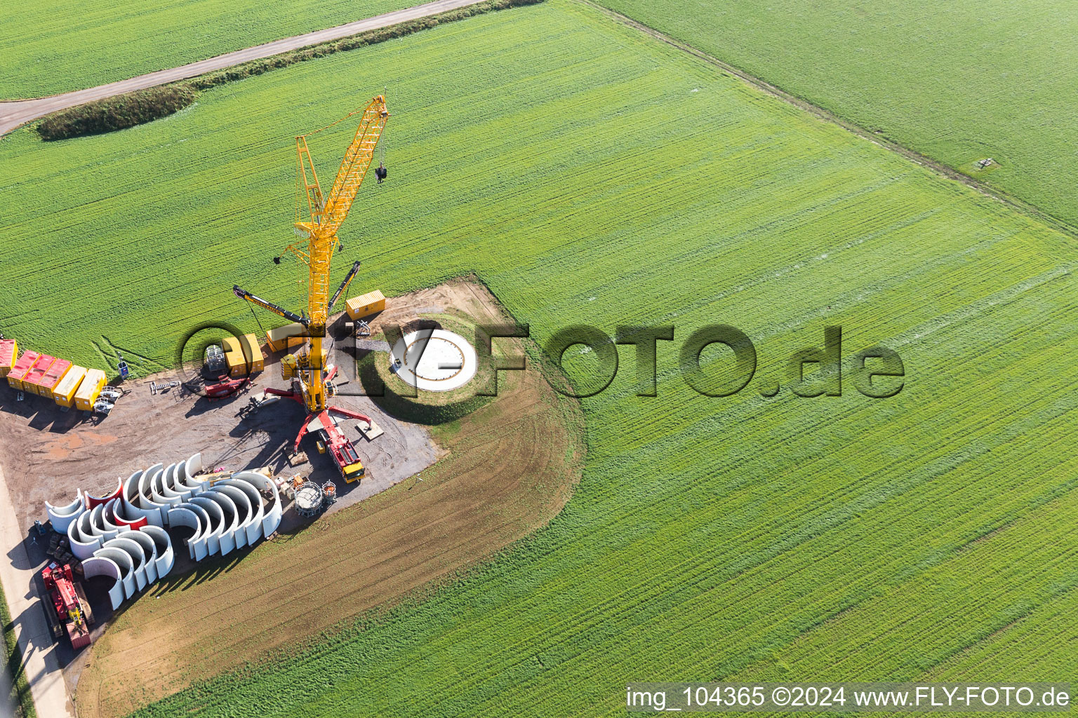 Baustelle des Windparks Freckenfeld der EnBW -für Windenergieanlage mit 6 Windrädern im Bundesland Rheinland-Pfalz, Deutschland aus der Luft betrachtet