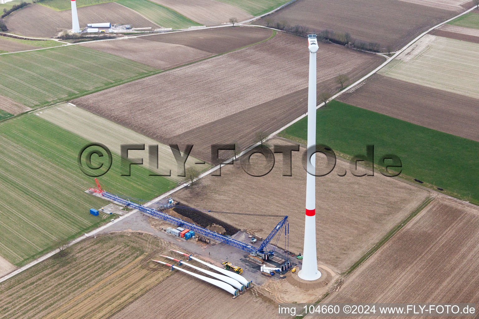 Baustelle des Windparks Freckenfeld der EnBW -für Windenergieanlage mit 6 Windrädern im Bundesland Rheinland-Pfalz, Deutschland aus der Drohnenperspektive