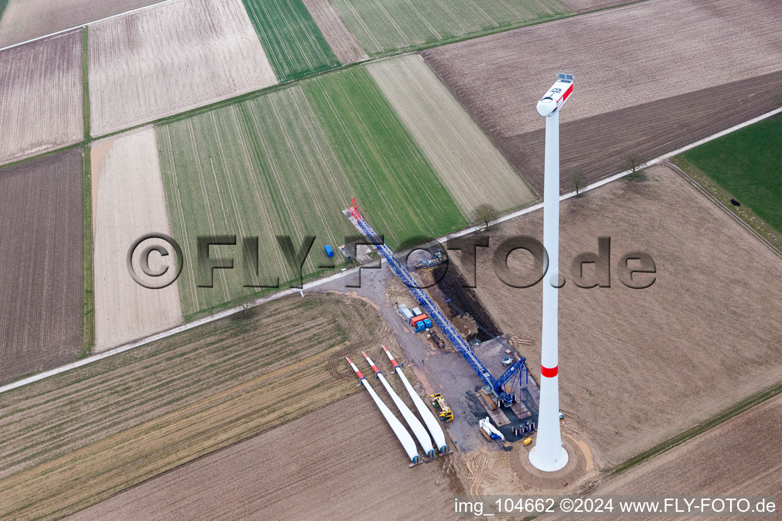 Baustelle des Windparks Freckenfeld der EnBW -für Windenergieanlage mit 6 Windrädern im Bundesland Rheinland-Pfalz, Deutschland von einer Drohne aus
