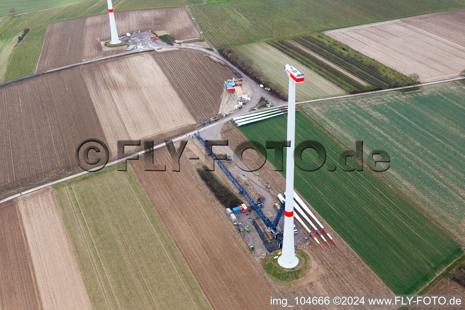 Luftbild von Baustelle des Windparks Freckenfeld der EnBW -für Windenergieanlage mit 6 Windrädern im Bundesland Rheinland-Pfalz, Deutschland