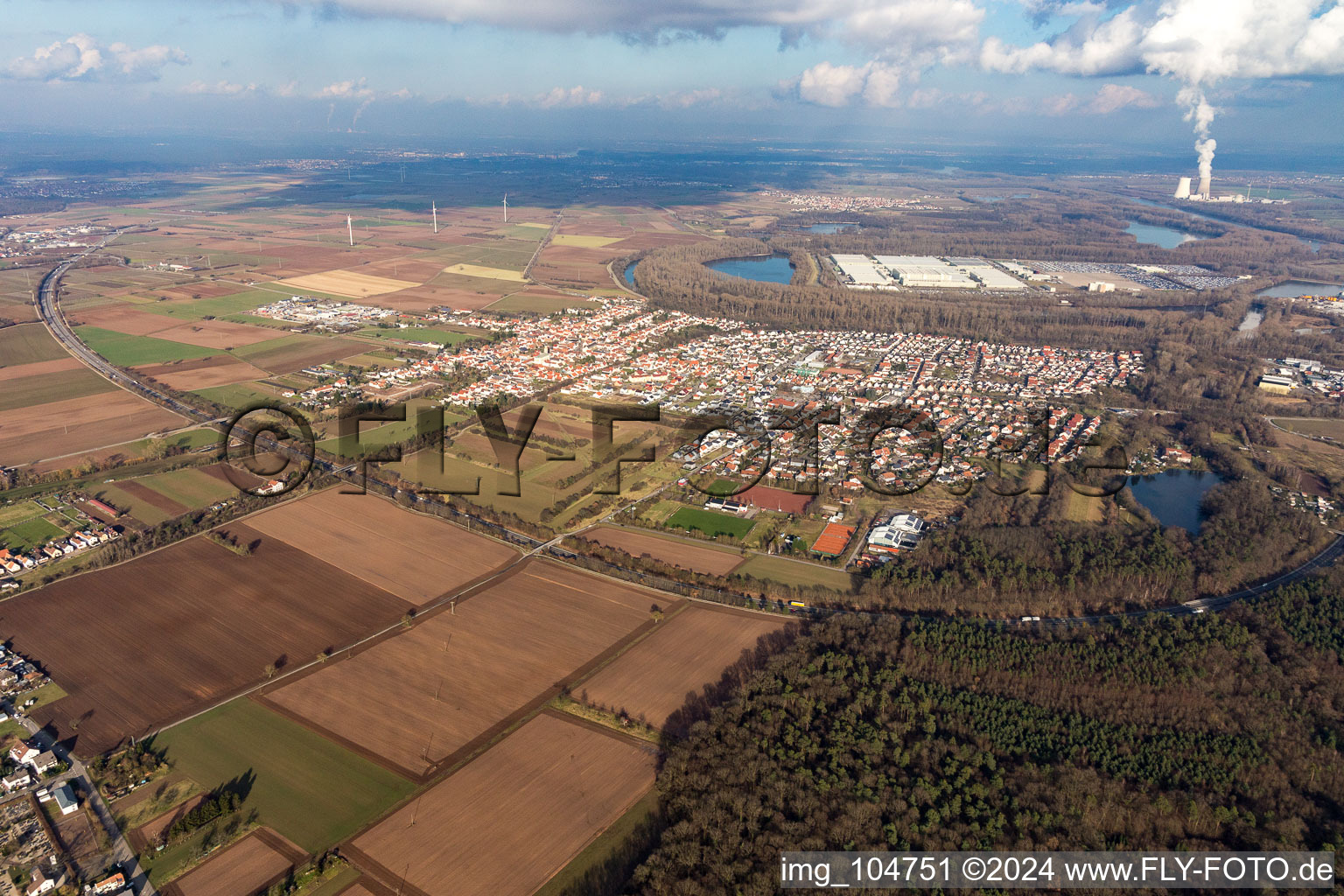 Lingenfeld im Bundesland Rheinland-Pfalz, Deutschland aus der Vogelperspektive