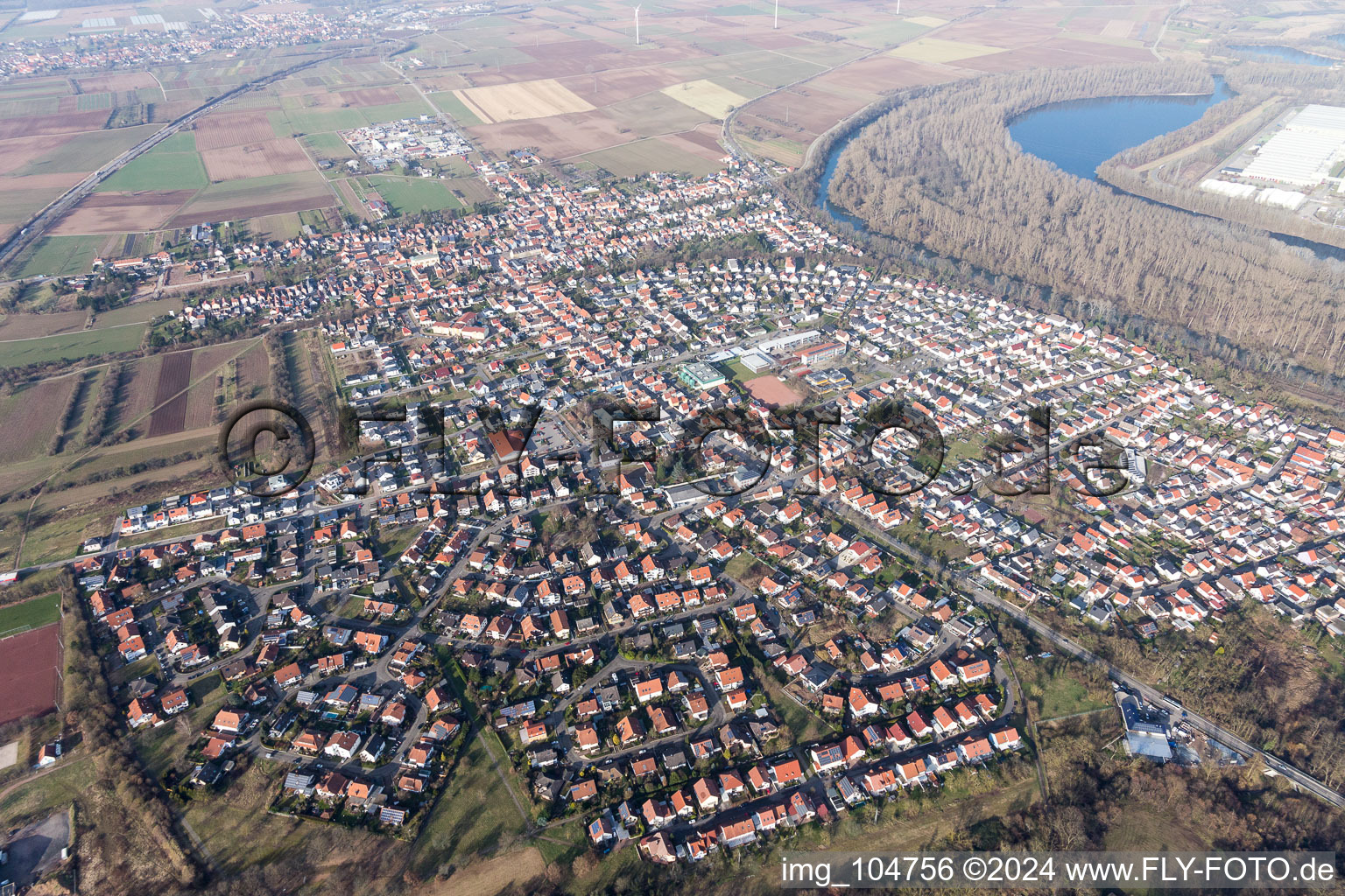 Drohnenbild von Lingenfeld im Bundesland Rheinland-Pfalz, Deutschland