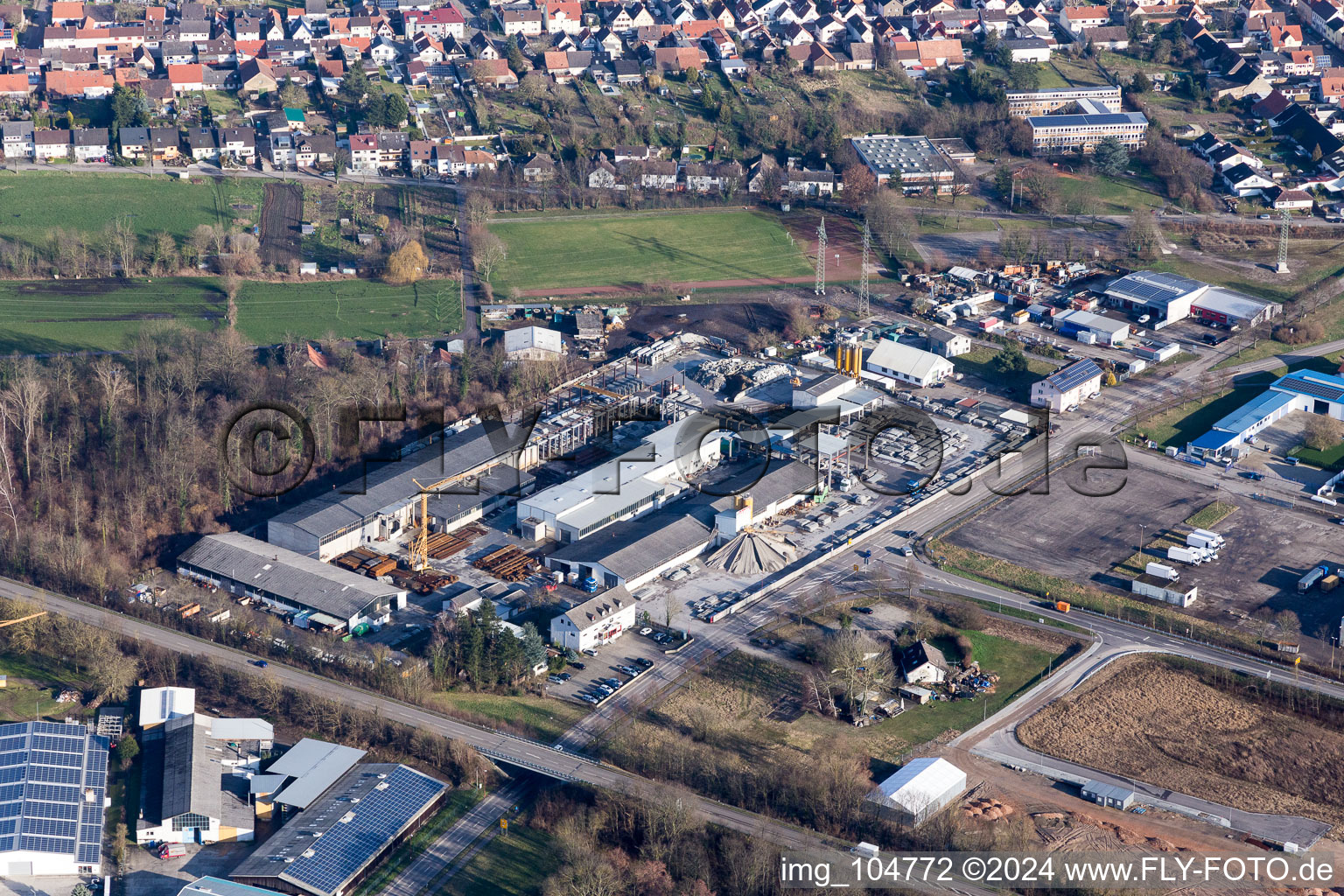 Industriegebiet, Schneider Betonfertigteilewerk im Ortsteil Huttenheim in Philippsburg im Bundesland Baden-Württemberg, Deutschland