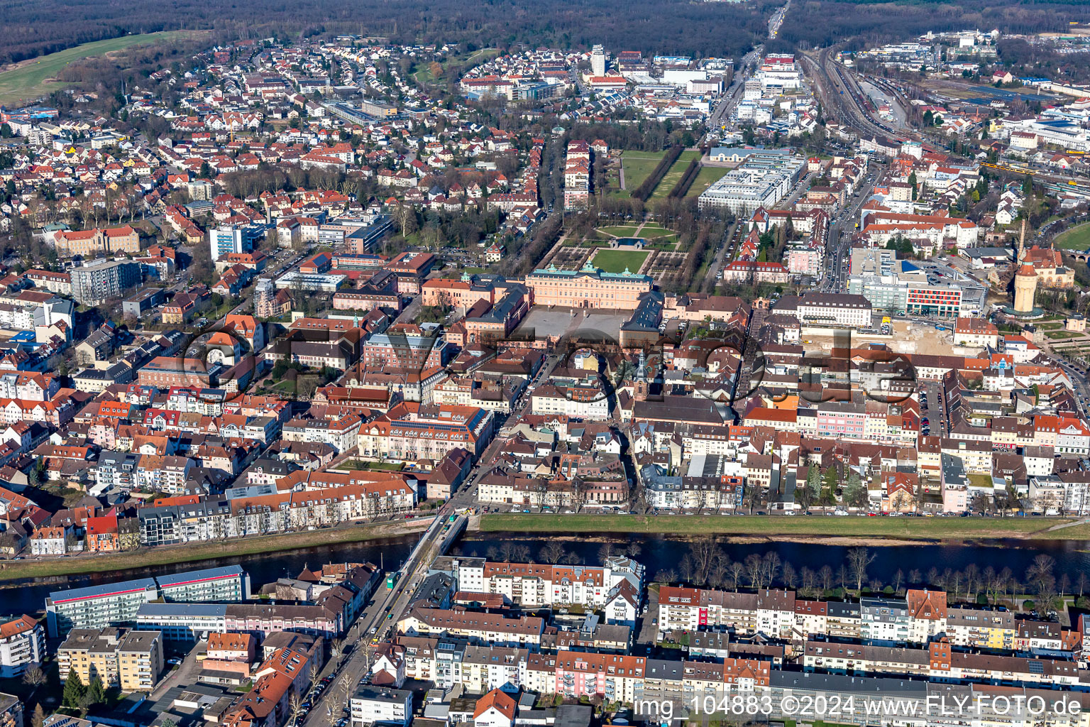 Ankerbrücke und Schloßstr in Rastatt im Bundesland Baden-Württemberg, Deutschland