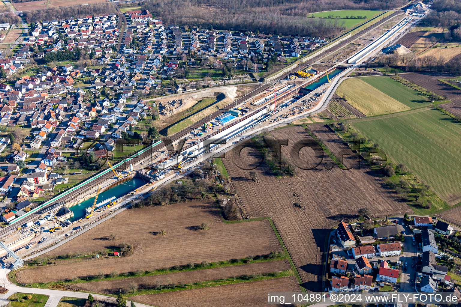 Schrägluftbild von Rastatt, ICE Trassenbaustelle mit Betonsarg im Ortsteil Niederbühl im Bundesland Baden-Württemberg, Deutschland