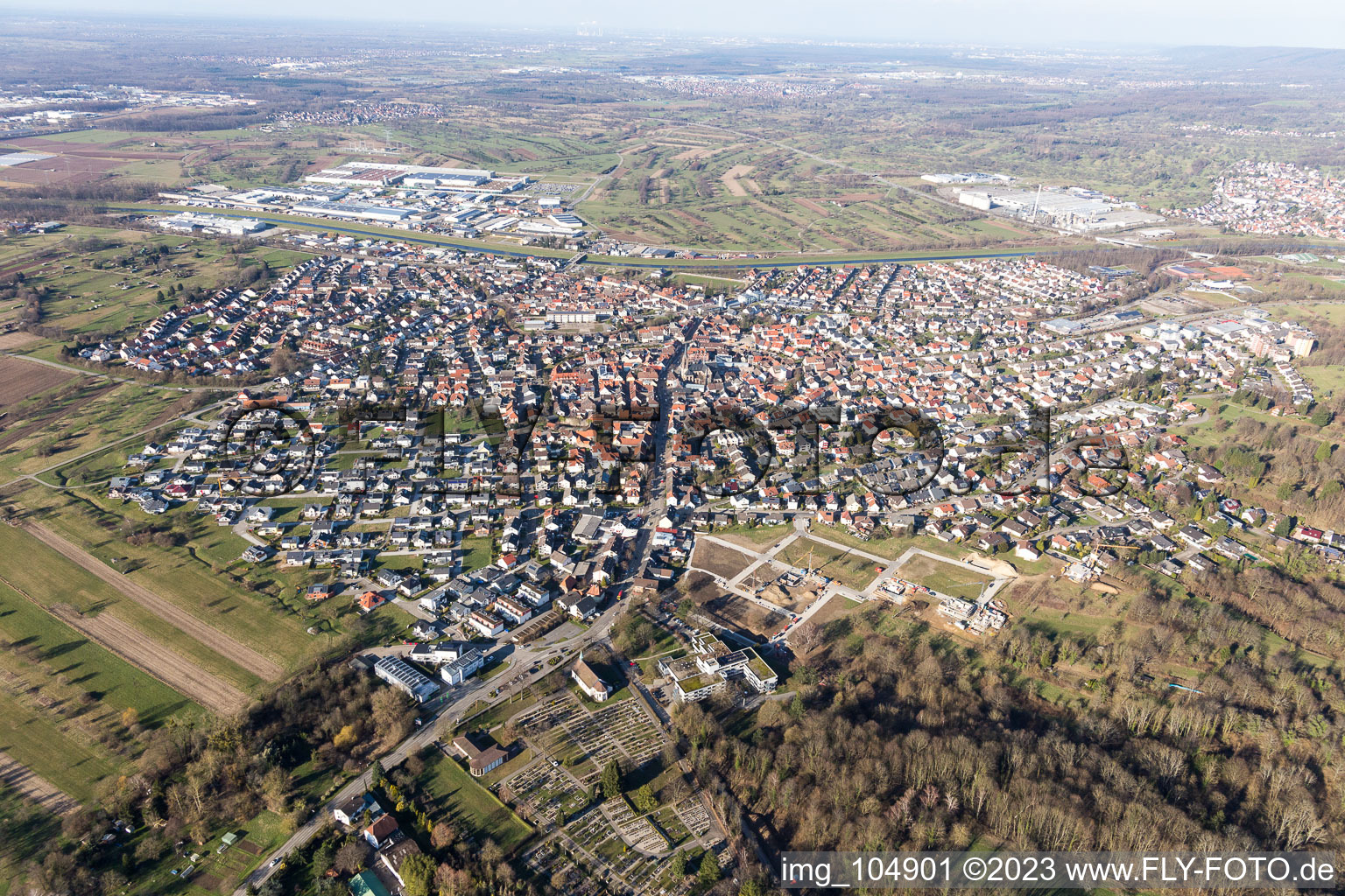 Kuppenheim im Bundesland Baden-Württemberg, Deutschland von der Drohne aus gesehen
