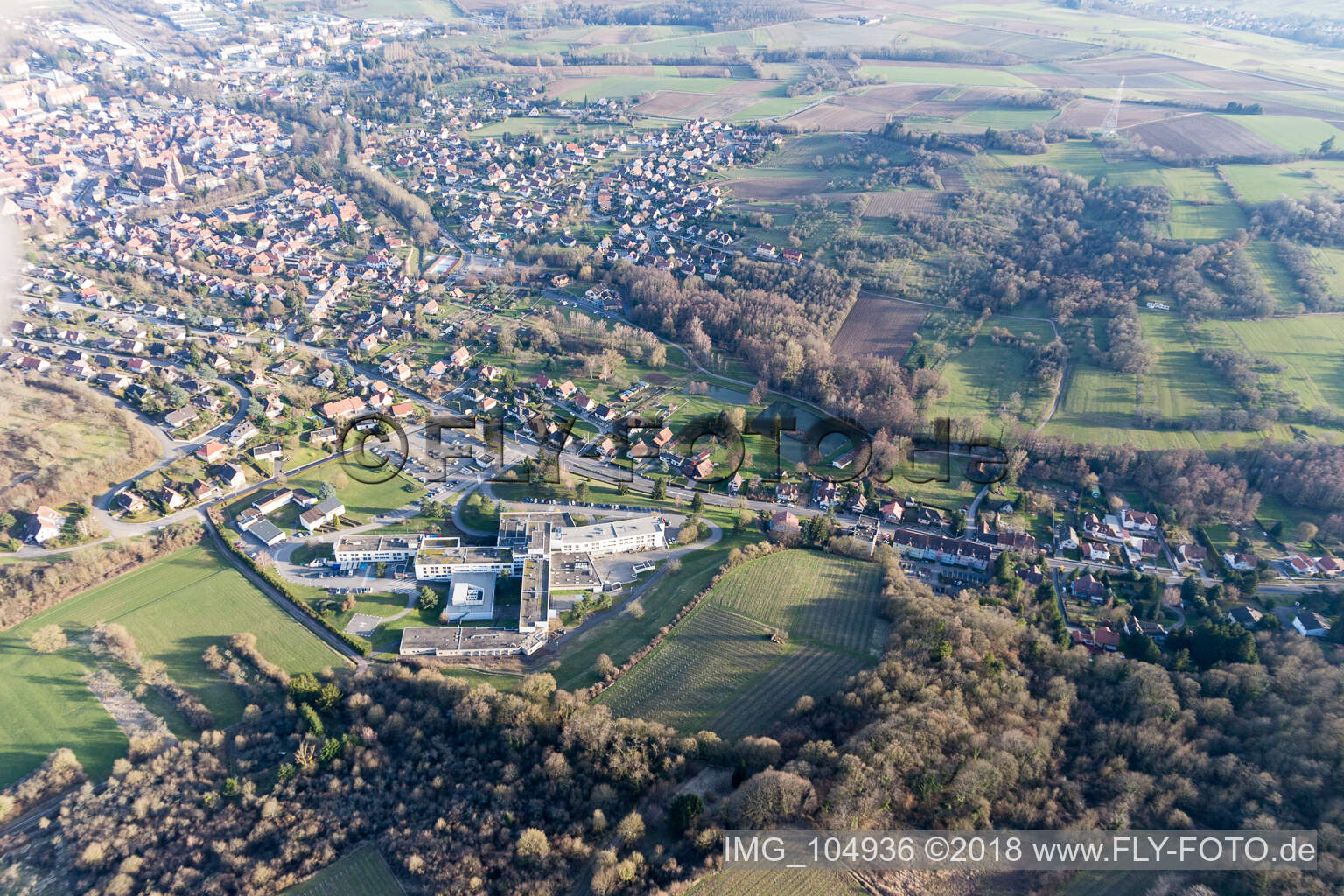 Luftbild von Wissembourg, Klinik im Bundesland Bas-Rhin, Frankreich