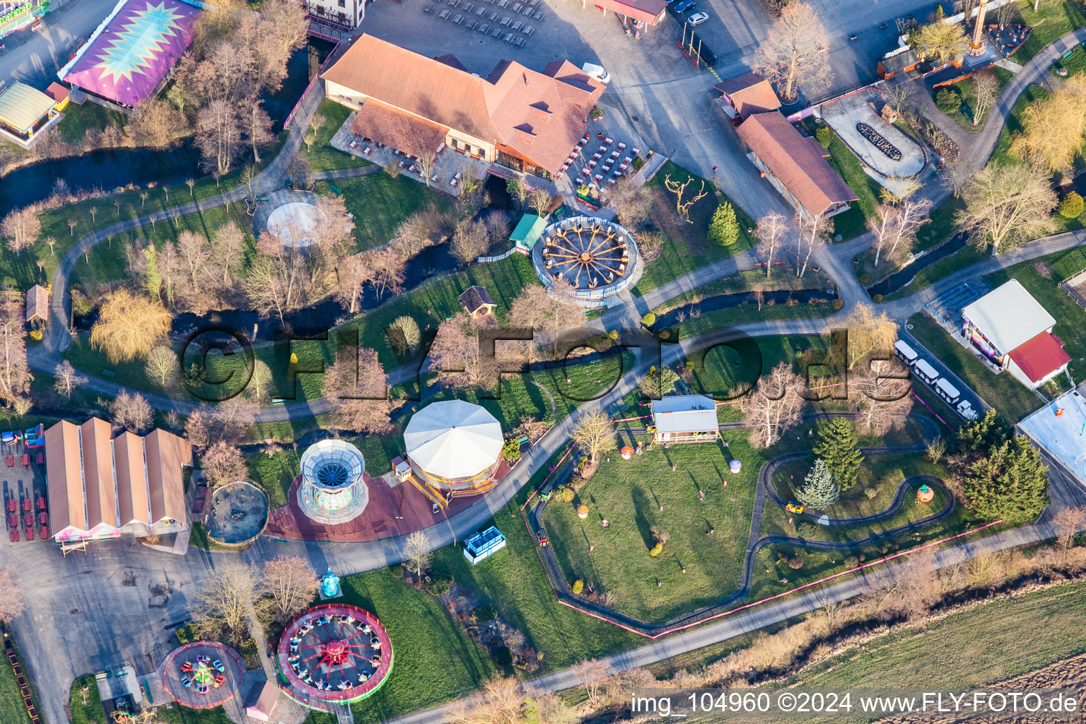 Freizeitzentrum - Vergnügungspark Didiland in Morsbronn-les-Bains in Grand Est im Bundesland Bas-Rhin, Frankreich von oben