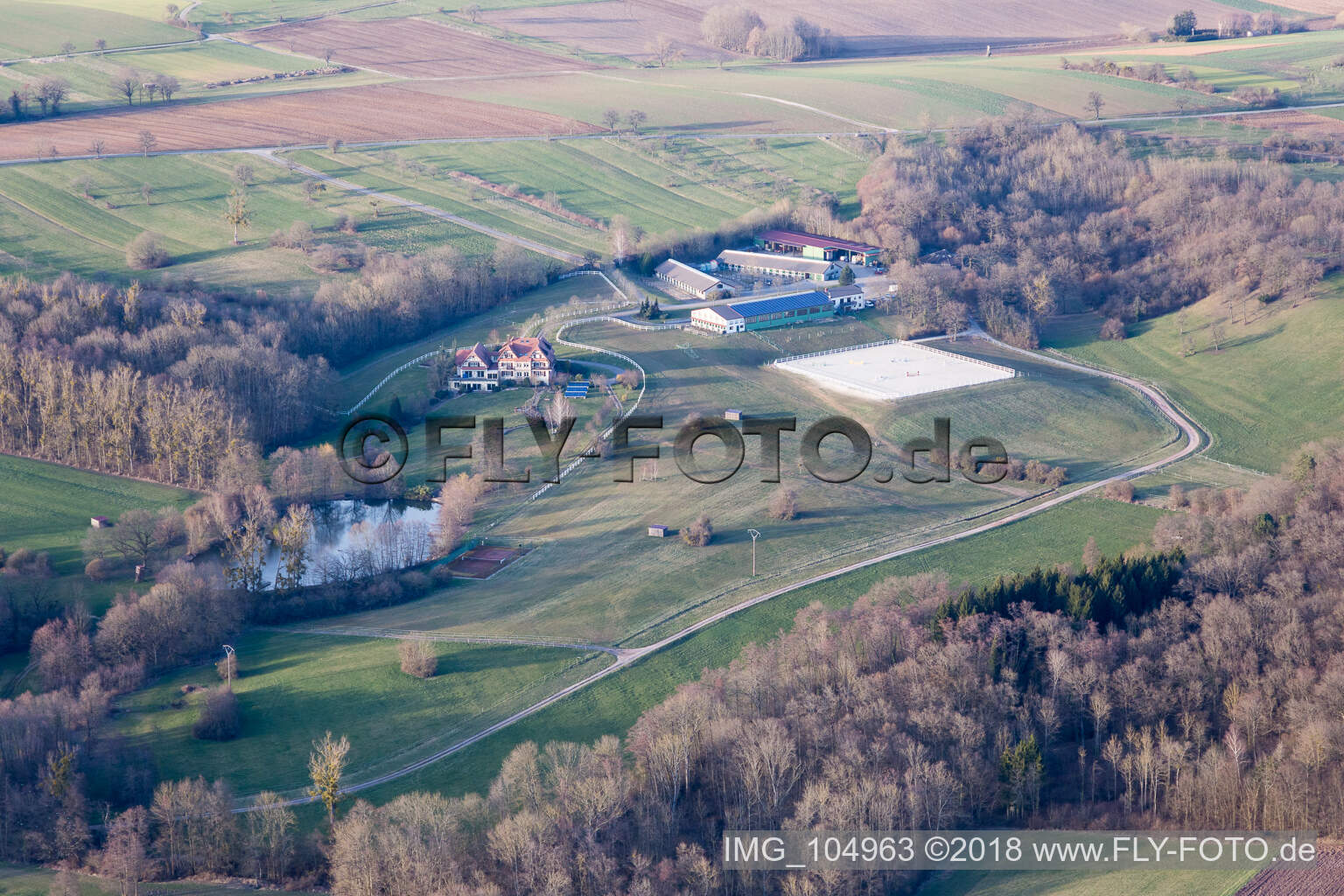 Am Froeschenberg, Haras Lerchenberg in Gundershoffen im Bundesland Bas-Rhin, Frankreich aus der Luft
