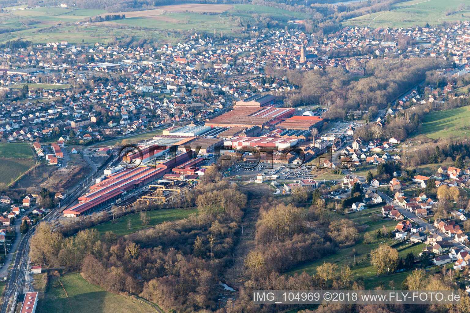 Reichshoffen im Bundesland Bas-Rhin, Frankreich aus der Drohnenperspektive