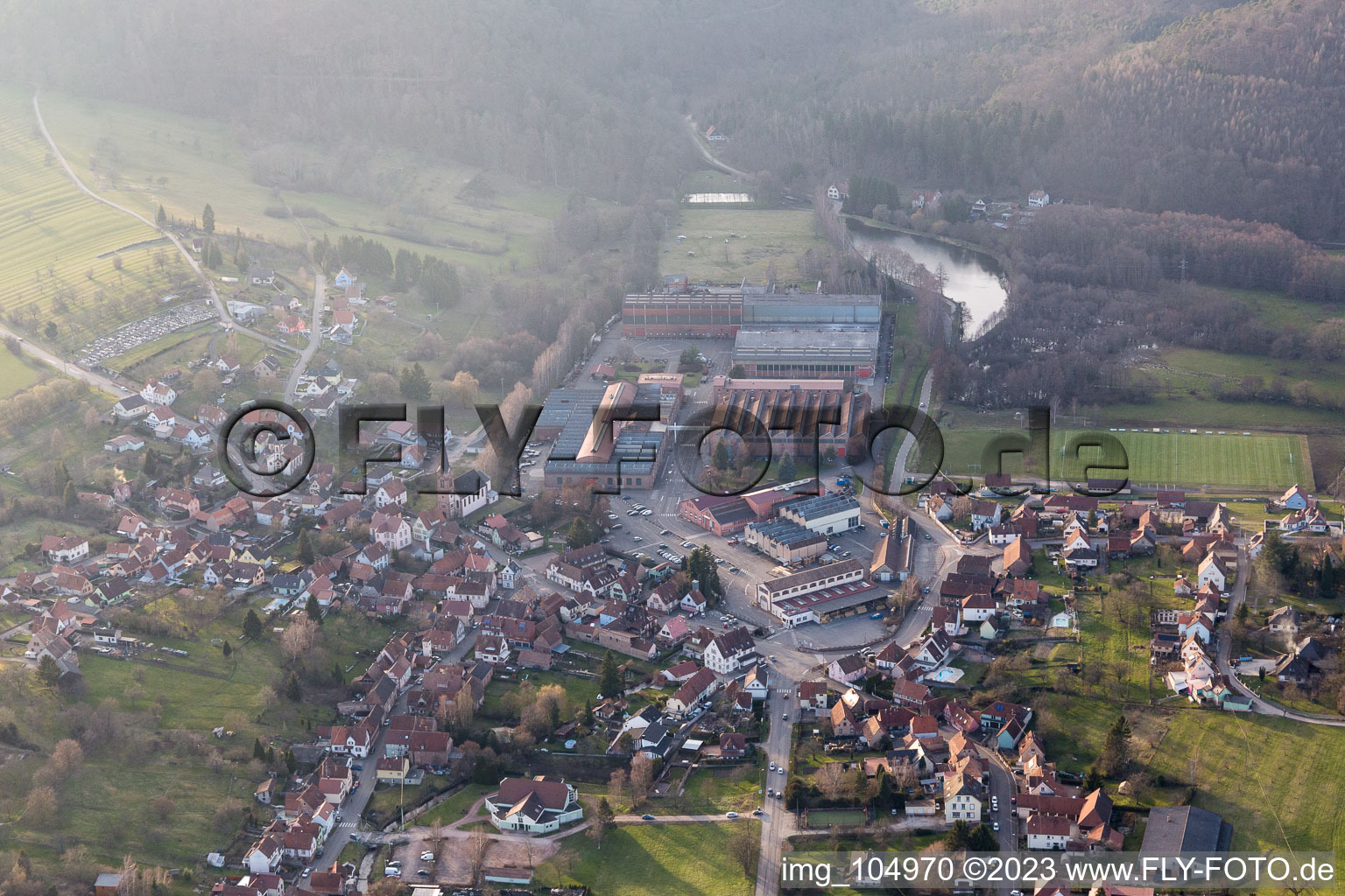 Luftaufnahme von Zinswiller im Bundesland Bas-Rhin, Frankreich