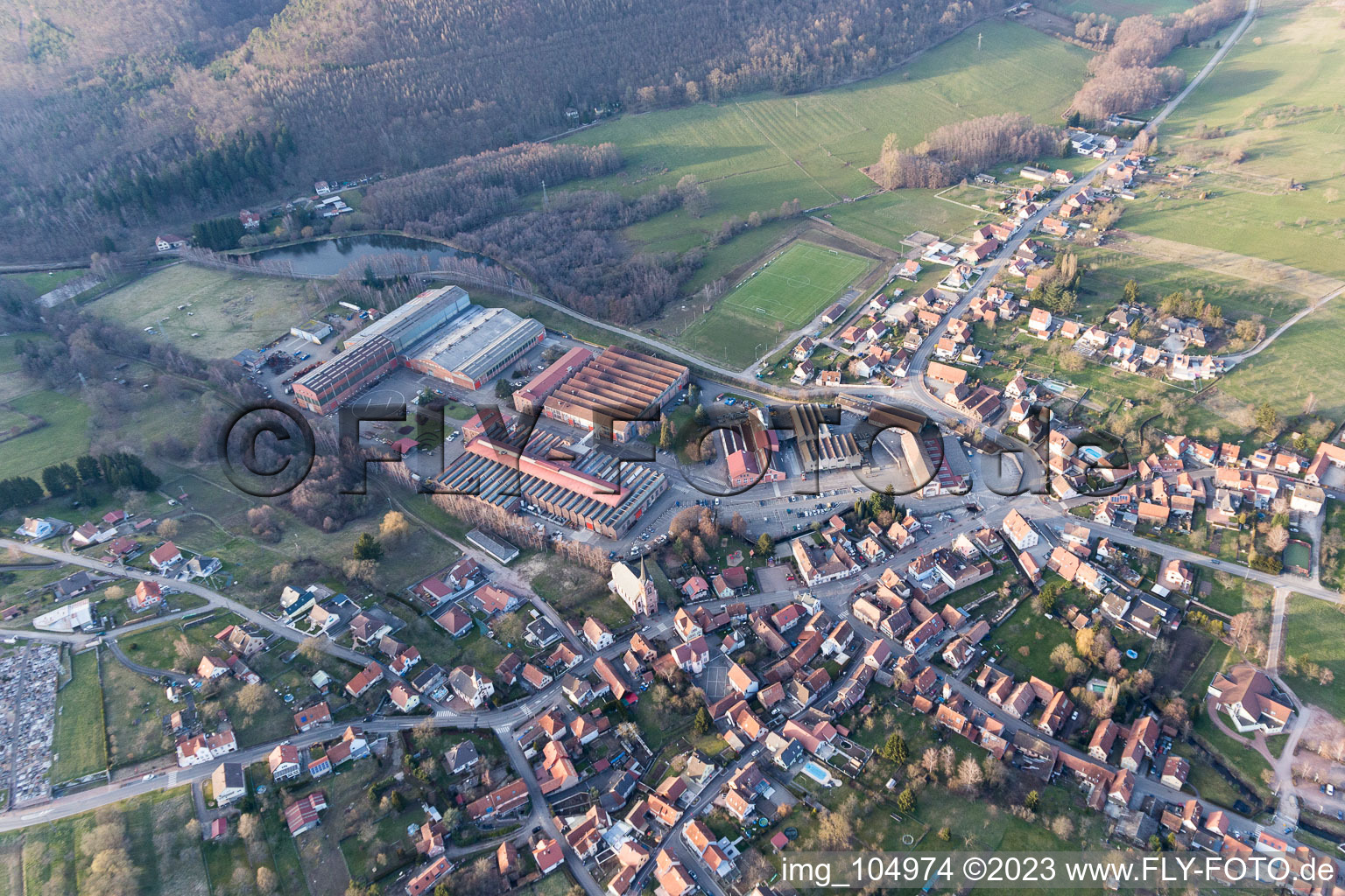 Zinswiller im Bundesland Bas-Rhin, Frankreich aus der Luft