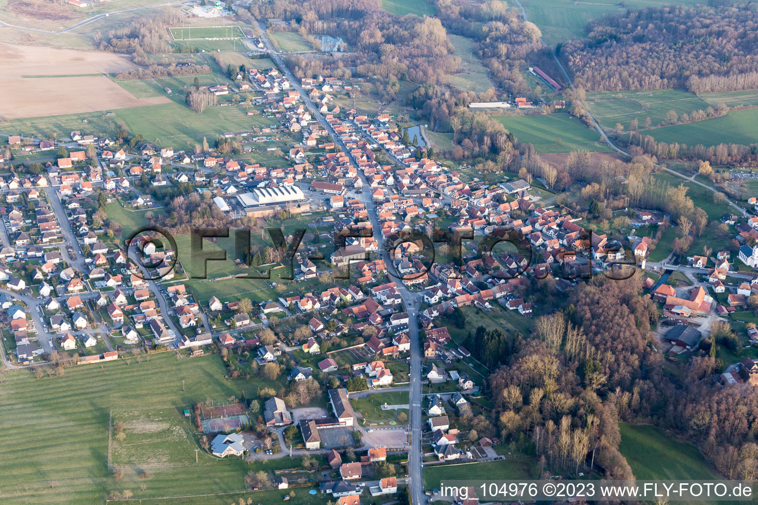 Drohnenbild von Gumbrechtshoffen im Bundesland Bas-Rhin, Frankreich
