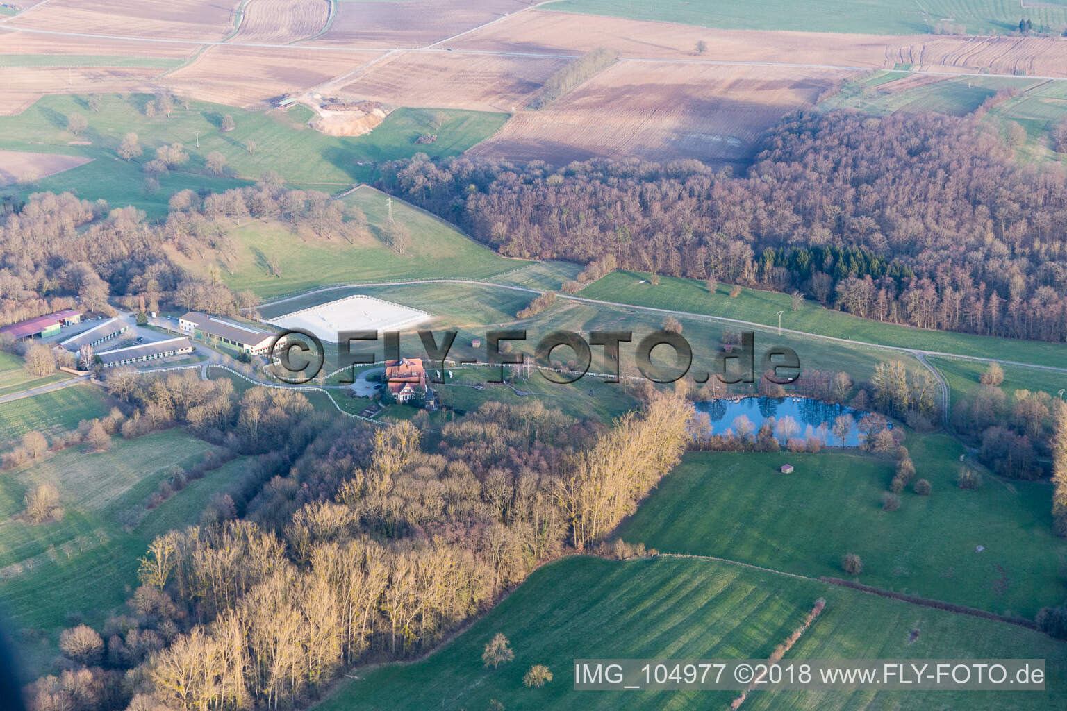 Am Froeschenberg, Haras Lerchenberg in Gundershoffen im Bundesland Bas-Rhin, Frankreich von oben gesehen