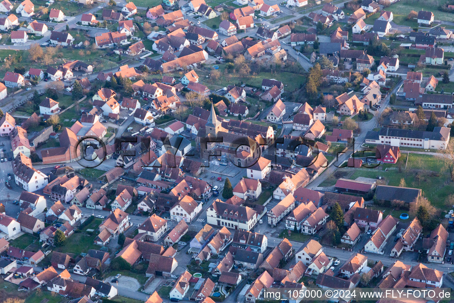 Surbourg im Bundesland Bas-Rhin, Frankreich aus der Drohnenperspektive