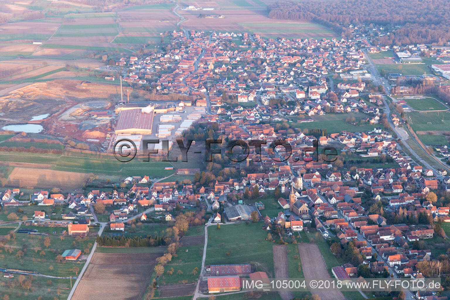 Luftaufnahme von Betschdorf im Bundesland Bas-Rhin, Frankreich