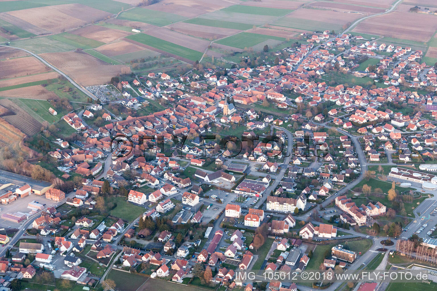 Betschdorf im Bundesland Bas-Rhin, Frankreich aus der Vogelperspektive